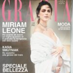 Miriam Leone Instagram - Questa settimana in copertina su @grazia_it … siamo in edicola (o magari già nella borsa o a casa di qualcuno)e mi sembra sempre incredibile questa cosa ed è sempre donare un po’ di me, con il batticuore. Ringrazio @silvia_grilli per lo spazio, la fiducia e avermi permesso di parlare (anche) d’amore (non diamolo mai per scontato!) …grazie @marinaspeich per le sue domande ed il suo ascolto,per aver parlato non solo di me, ma anche del mio lavoro adorato (a proposito avete già visto “I Leoni di Sicilia”?!) ringrazio la fotografa @signe_vilstrup per aver raccontato con poesia e delicatezza (e aver fotografato con luce per lo più naturale 🥹😍) questo momento così speciale della mia (nostra) vita… queste foto entrano tra le mie preferite del mio album personale (thank you Signe!!!) Special thanks @upgradeartist @nikipinna @giulioordonselli @noemi_zanchini @simonebellireal 💖 🐣 #love #accussì Milan, Italy