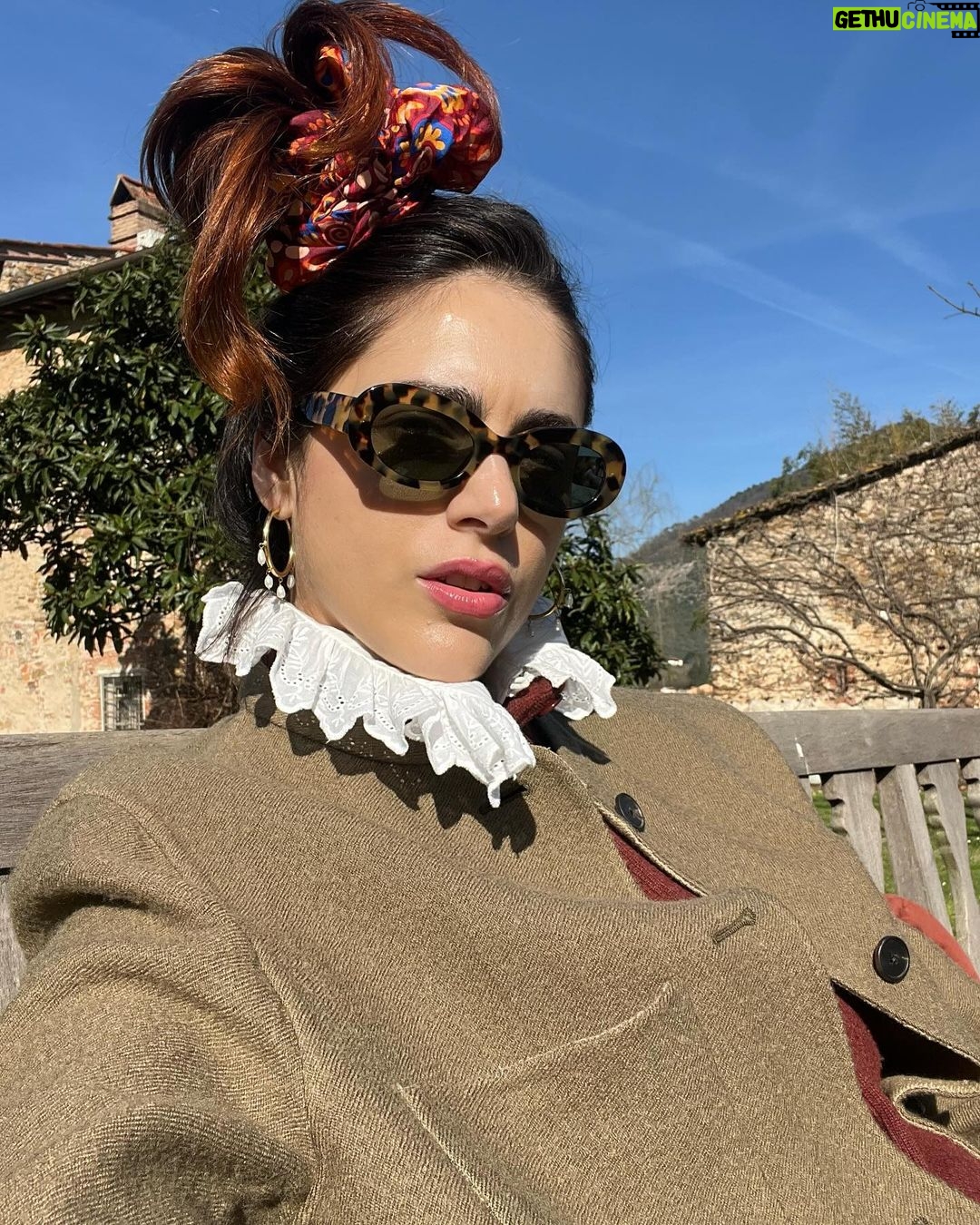 Miriam Leone Instagram - Fescion uik… (Da notare l’acconciatura) #contessaserbellonimazzantiviendalmare #love #staytuned