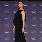 Miriam Leone Instagram - Gli attimi prima di un red carpet sono sempre molto emozionanti… devo ammettere che non ci si abitua mai … poi per la presentazione de “I Leoni di Sicilia” emozioni ancora più grandi ❤️ Thanks @fendi @bulgari @omega Tag per photocredits #adv Rome, Italy