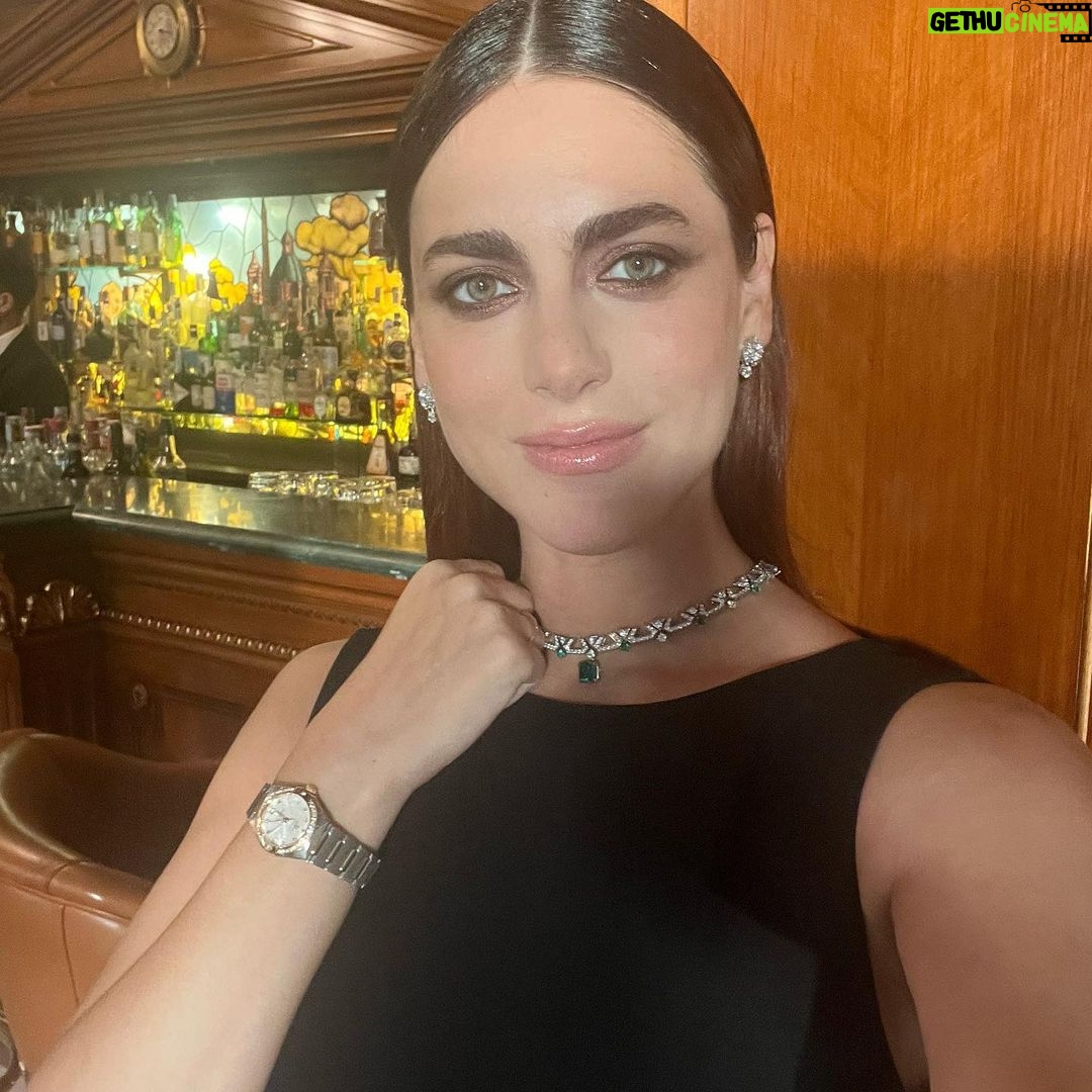 Miriam Leone Instagram - Gli attimi prima di un red carpet sono sempre molto emozionanti… devo ammettere che non ci si abitua mai … poi per la presentazione de “I Leoni di Sicilia” emozioni ancora più grandi ❤️ Thanks @fendi @bulgari @omega Tag per photocredits #adv Rome, Italy