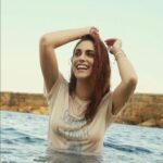 Miriam Leone Instagram - La mia felicità quando sono nel mio mare (che mi manca tanto!) Qual è il vostro posto del cuore ? Pic @camillaarmbrust