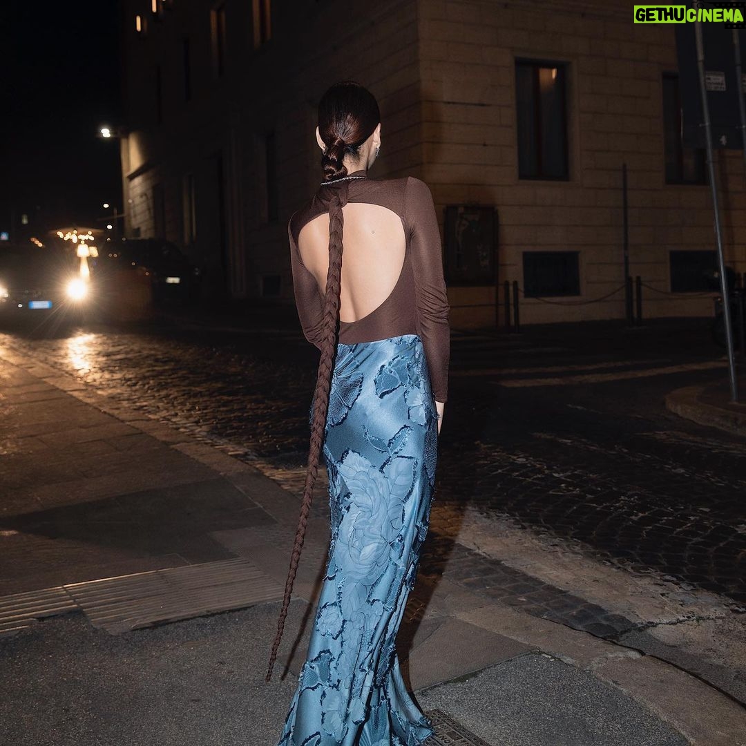 Miriam Leone Instagram - Cartoline da ieri ✨🤎✨ Thanks @etro @marcodevincenzo @bulgari @omega #ad Pics @milli_madeleine