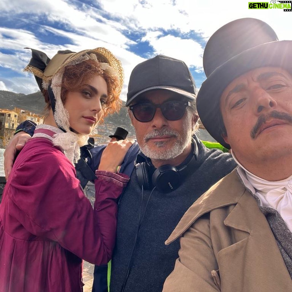 Miriam Leone Instagram - Un po’ di backstage de “I Leoni di Sicilia” in esclusiva per voi ❤️… dal 25 ottobre su @disneyplusit … siete curiosi? Io tantissimo 😍😳🥹 #ileonidisicilia #giuliaportalupi #backstage #love #accussì