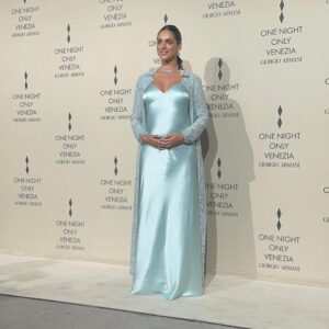 Miriam Leone Instagram - La magia di una notte a Venezia con @giorgioarmani …grazie per le emozioni che abbiamo condiviso e per avermi voluta a questo evento speciale 🙏🏻
#onenightonlyvenezia 
First pic @germanlarkin