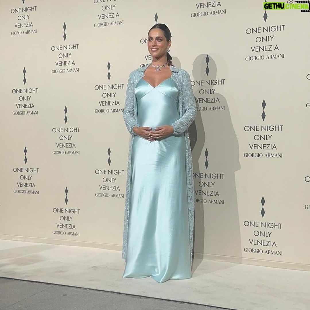 Miriam Leone - 98.2K Likes - La magia di una notte a Venezia con @giorgioarmani …grazie per le emozioni che abbiamo condiviso e per avermi voluta a questo evento speciale 🙏🏻
#onenightonlyvenezia
First pic @germanlarkin