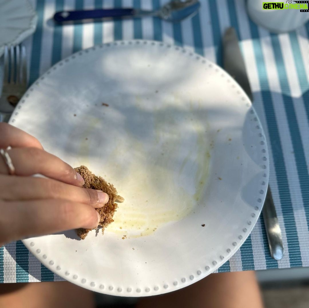 Miriam Leone - 180.2K Likes - Pane e olio 🫶🏻☀️❤️
#love
#simplicity
#blessed
#accussì
#domenicadiagosto
#italiansummer
