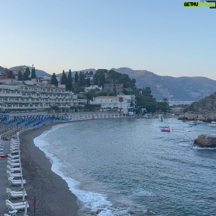 Miriam Leone - 97.8K Likes - Taormina, mi fai tornare bambina.
(Potrei scrivere “I racconti di Taormina” per quanti ricordi mi legano a questo luogo…)
#love
#ragazzalavika
#accussí