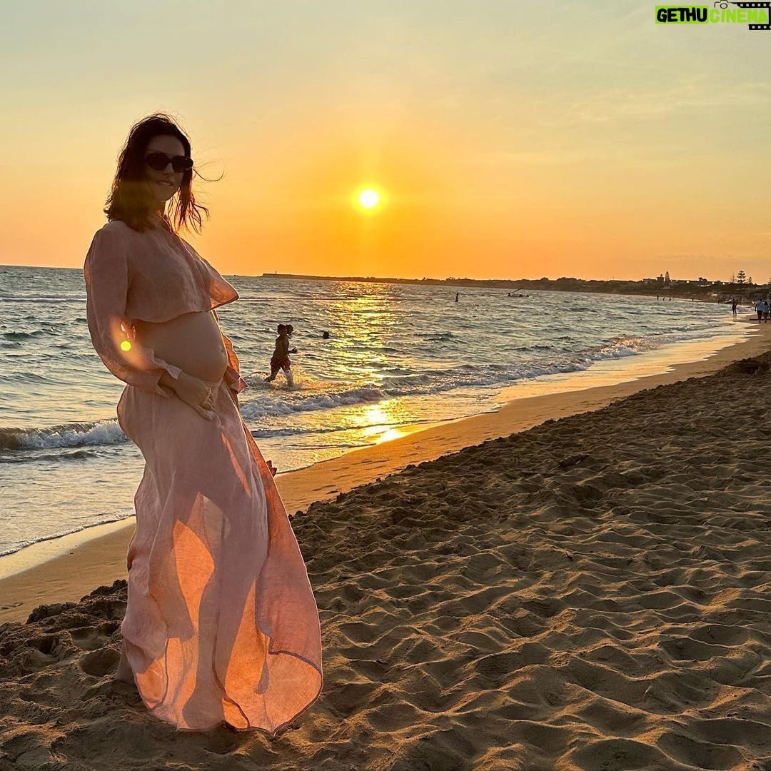 Miriam Leone - 216.4K Likes - ACCUSSÍ ☀️❤️☀️
#felicità
#firstpic
#love
#buonferragosto
Pic by mio amore
