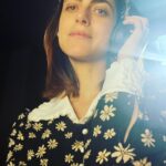 Miriam Leone Instagram - Vestire per tutto il giorno i panni di Oriana, i suoi anni “segreti”, e poi, la sera, struccata e tolto l’eye liner, tornare da te, Giulia, fiera donna de “I Leoni di Sicilia”… che emozione ritrovarti sullo schermo dopo tanti mesi, darti ancora una volta voce e non vedo l’ora che tutti conoscano la tua storia (vera!) di coraggio. Sono fiera di interpretare donne così coraggiose, capaci di mettere tutto in gioco, rischiare, perdere, rialzarsi… ❤️ Donne reali che amo molto. Taggo alcuni degli adorati del progetto di squadra de I leoni … squadra bellissima e indimenticabile … (ho appena scoperto che puoi aggiungere solo 20 tag, ma noi siamo molti di più!) #love #prove #doppiaggio #faririviverestorie #viverlesullamiapelle #accussì