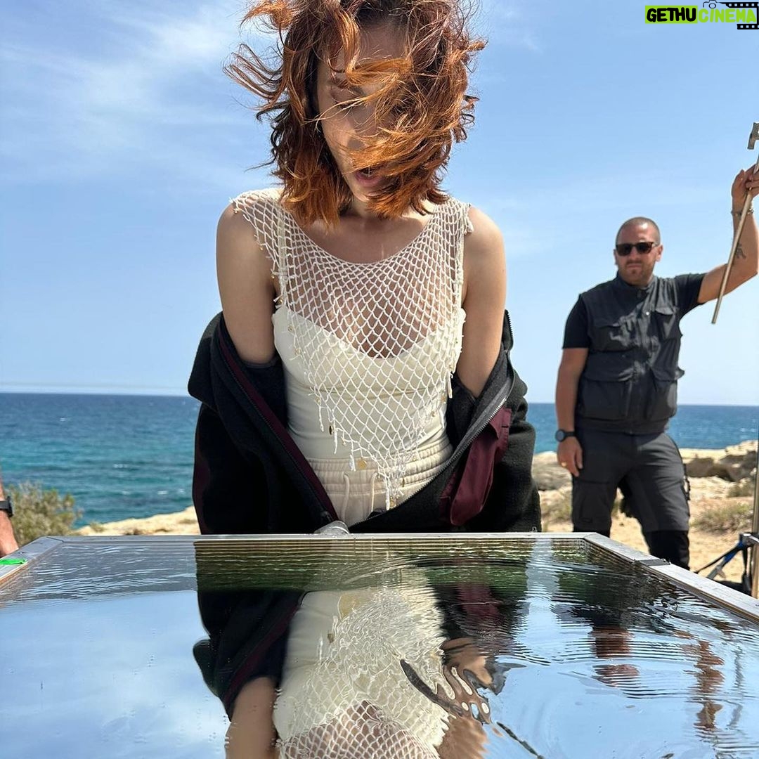 Miriam Leone Instagram - Backstage lavici β¦ Gratitudine e Sicilia bedda del mio cuore, mia grande ispirazione sempre insieme ad un team fantameragioioso. Nuove avventure cominciano qui, con coraggio e passione β¦ grazie per esserci π«Άπ»π¬οΈπβ₯οΈ