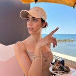Miriam Leone Instagram - Lanciare un brand, condividere un luogo di benessere e bellezza è una delle avventure più belle e sorprendenti della mia vita @lavika.official ha visto la luce oggi ed io ringrazio la mia amica @marielouisescio per averci ospitato a @lapostavecchiahotel , che riapre in una nuova veste. Grazie a tutto il team di lavoro di questa mia nuova avventura, grazie a tutti gli amici che hanno celebrato con noi…inizia una nuova grande avventura … 🌬️♥️🌋🫶🏻
