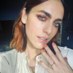 Miriam Leone Instagram - Quando c’è il lunedì libero sul set e ti puoi mettere lo smalto del colore che vuoi … 🤤💅🏻… questo fa subito primavera, che tarda ad arrivare (non come la famosa rondine…) Trucco e capelli @nikipinna @giulioordonselli @simonebelliagency #love #accussí