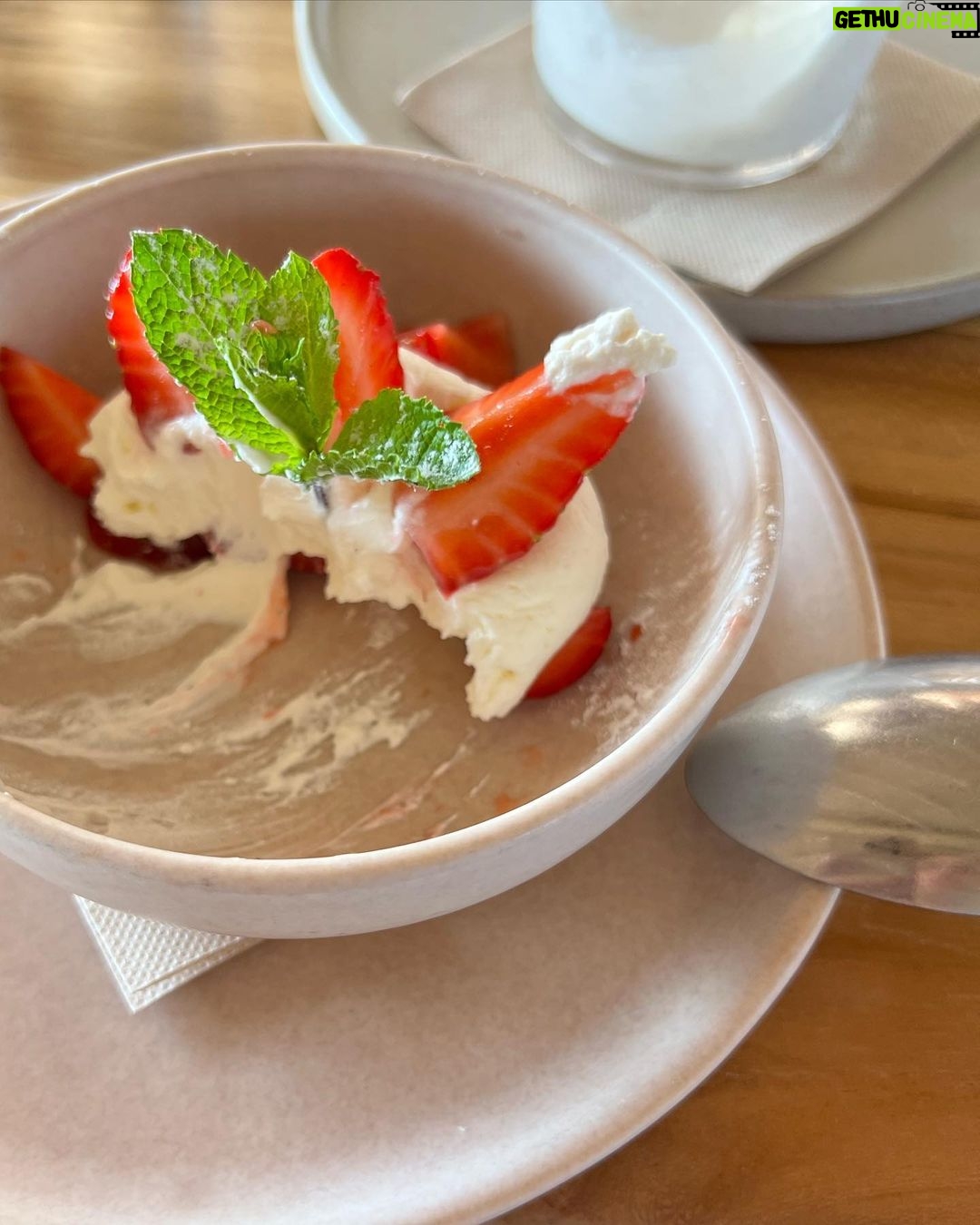 Miriam Leone - 118.2K Likes - Fresa con crema 🇪🇸🍓❤️
#love
#friends
#gratitude
#accussì