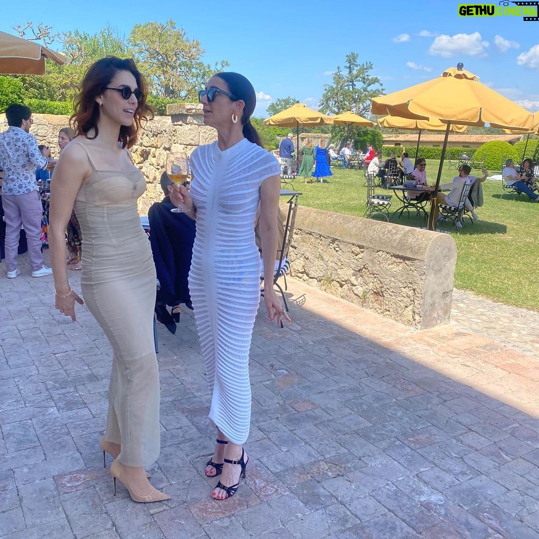 Miriam Leone - 141.2K Likes - Lanciare un brand, condividere un luogo di benessere e bellezza è una delle avventure più belle e sorprendenti della mia vita @lavika.official ha visto la luce oggi ed io ringrazio la mia amica @marielouisescio per averci ospitato a @lapostavecchiahotel , che riapre in una nuova veste.
Grazie a tutto il team di lavoro di questa mia nuova avventura, grazie a tutti gli amici che hanno celebrato con noi…inizia una nuova grande avventura …
🌬️♥️🌋🫶🏻