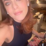 Miriam Leone Instagram - Come preparare la pelle al trucco? Backstage della mia preparazione per l’intervento a Che tempo che fa di domenica sera usando @lavika.official , “Essenza” ristabilisce il ph con una delicatissima esfoliazione, il siero “Virtuoso” uniforma incarnato e imperfezioni… per un trucco che non dovrete più ritoccare durante il giorno o le vostre feste natalizie! Amo i miei prodottini e non posso più farne a meno… Voi li avete provati? Special thanks @nikipinna @davidediodovich #incollaborazionecon