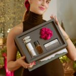 Miriam Leone Instagram - Ho un annuncio speciale per voi… ❤️ Da oggi sono disponibili le super natalizie Christmas Box di Lávika ! Volete stupire le persone che amate all’apertura dei regali o farvi un regalo speciale? Allora queste box faranno sicuramente al caso vostro grazie ai preziosi prodotti @lavika.official e agli accessori esclusivi che ho pensato per voi 🎁 Il Natale vulcanico vi aspetta su lavikalab.com 🌋Fate(vi) un regalo #accussì