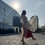 Miriam Leone Instagram – Metti un giorno sul set danzando al sole ☀️🌋♥️
#love
#accussì
#comingsoon