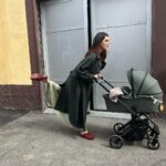 Miriam Leone Instagram - È primavera! Prima giornata sul set dopo la nascita del nostro bebè … Abbiamo ricevuto un regalo bellissimo per il cucciolo e poi, camminando per strada, sono entrata in un laboratorio da cui usciva profumo fragrante di pane e di zucchero e mi hanno regalato una colomba pasquale 🕊️ #grateful #lifewithO #love #accussì
