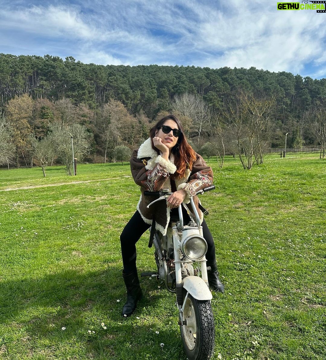 Miriam Leone Instagram - Yes, weekend with my ❤️ #love #viviperciócheami #accussì