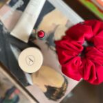 Miriam Leone Instagram - Tra le cose belle bellissime e di cui sono più fiera realizzate in questi anni di lavoro serio e divertente insieme, la mia creatività messa al servizio di un brand legato al benessere a 360º… ho iniziato con un sogno, condividere quello che avevo imparato su pelle e benessere negli ultimi 16 anni di lavoro (tengo moltissimo alla mia pelle che sui set ne vede e ne ha viste di ogni…) e metterlo al sevizio di chi mi segue …se andate su @lavika.official trovate infatti, oltre ai prodotti studiati e realizzati con i migliori ingredienti in Italia, consigli e piccole guide per vivere al meglio. Inoltre creando un mio brand, posso dare libero sfogo alla mia creatività in fatto di stile, packaging, produzione di piccoli set dove raccontare storie. Ieri, ad esempio,abbiamo raccontato una storia di amore e di amicizia… Con l’impegno e i sacrifici i sogni possono trasformarsi in realtà. Pole pole. #accussì #ad #adventure #love #animavulcanica