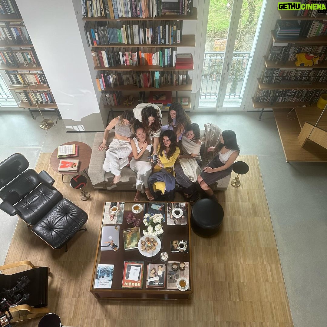 Miriam Leone Instagram - Tra le cose belle bellissime e di cui sono più fiera realizzate in questi anni di lavoro serio e divertente insieme, la mia creatività messa al servizio di un brand legato al benessere a 360º… ho iniziato con un sogno, condividere quello che avevo imparato su pelle e benessere negli ultimi 16 anni di lavoro (tengo moltissimo alla mia pelle che sui set ne vede e ne ha viste di ogni…) e metterlo al sevizio di chi mi segue …se andate su @lavika.official trovate infatti, oltre ai prodotti studiati e realizzati con i migliori ingredienti in Italia, consigli e piccole guide per vivere al meglio. Inoltre creando un mio brand, posso dare libero sfogo alla mia creatività in fatto di stile, packaging, produzione di piccoli set dove raccontare storie. Ieri, ad esempio,abbiamo raccontato una storia di amore e di amicizia… Con l’impegno e i sacrifici i sogni possono trasformarsi in realtà. Pole pole. #accussì #ad #adventure #love #animavulcanica