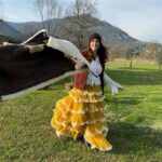 Miriam Leone Instagram - F✨R✨E✨E✨D✨O✨M #ricarichesolari #love #accussì #countrylife