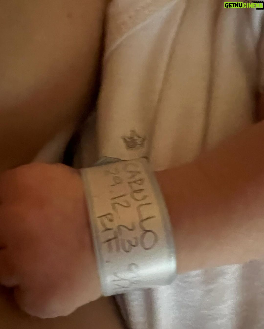 Miriam Leone - 134.4K Likes - È passato solo un mese da quando sei arrivato ,ma per trovare queste foto del giorno prima e del giorno stesso ho dovuto scorrere la galleria fotografica a lungo…mi hai riempito il cuore e l’album preferiti del telefono.
Un mese di amore travolgente.
First pic @asliiturk ❤️
#lifewithO
#primomese
#love
#accussíbebèversion
#grateful