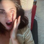 Miriam Leone Instagram - Sono diventata mamma ❤️ La maternità ti rasserena, ti ribalta, ti apre, ti ricuce, scioglie i nodi, ti pettina, ti riempie di amore da dare, di dubbi, di possibilità, di amore e ancora amore, di istinto (che dopo tutte quelle spinte so che posso contare anche su di me) di rispetto per una vita così pura, appena iniziata, di profumo di futuro, di latte, di fragilità, di forza straordinaria, di presente, di passato che si addomestica. Dare alla luce illumina. Grazie Orlando per questi primi giorni insieme, la tua mamma ce la metterà sempre tutta. Grazie a Paolo e a tutte le persone che ci sono vicine o che hanno avuto anche solo un pensiero per noi in questo momento di vita così normale e straordinario. Mi sento così, imperfetta e innamorata. #purelove #mom #mammasolopertelamiacanzonevola #accussìorlandoversion