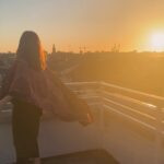Miriam Leone Instagram - L’Attesa. Un Natale davvero magico, luminoso, inaspettato, intimo e profondo insieme. Aspettando il dono più grande. Che la luce che abbiamo dentro possa essere la guida delle nostre azioni. Per praticare atti di amore. Con amore. Miriam Buona Vigilia ✨❤️✨ #accussì #lattesa #lamore #lavita