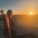 Miriam Leone Instagram - L’Attesa. Un Natale davvero magico, luminoso, inaspettato, intimo e profondo insieme. Aspettando il dono più grande. Che la luce che abbiamo dentro possa essere la guida delle nostre azioni. Per praticare atti di amore. Con amore. Miriam Buona Vigilia ✨❤️✨ #accussì #lattesa #lamore #lavita