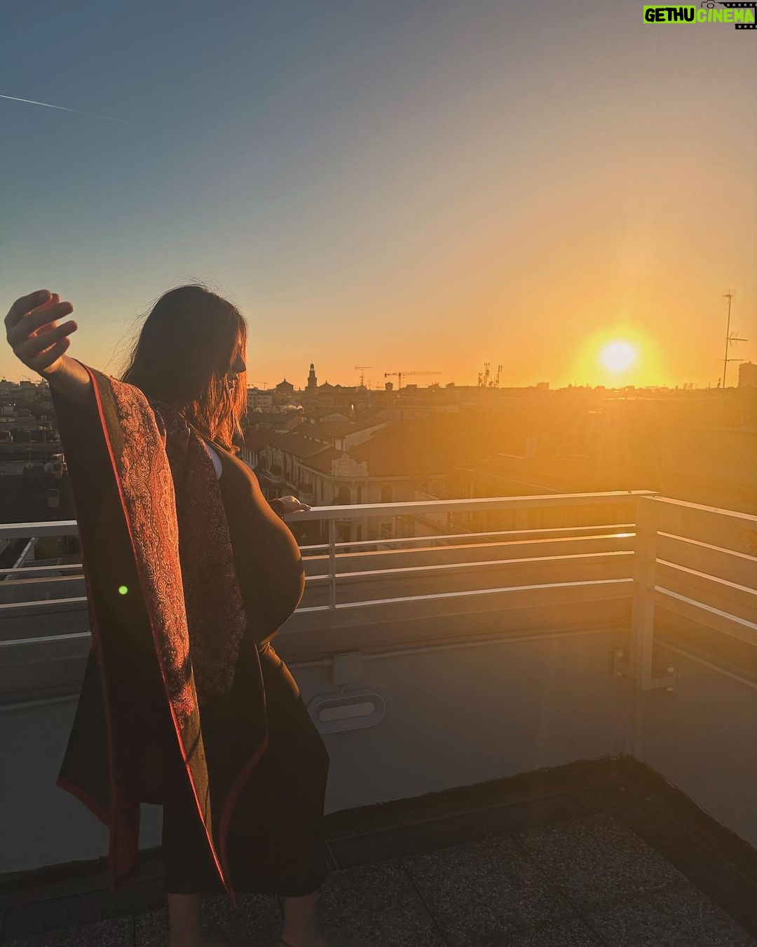 Miriam Leone - 152.8K Likes - L’Attesa.
Un Natale davvero magico, luminoso, inaspettato, intimo e profondo insieme.
Aspettando il dono più grande.
Che la luce che abbiamo dentro possa essere la guida delle nostre azioni.
Per praticare atti di amore.
Con amore.
Miriam
Buona Vigilia ✨❤️✨
#accussì
#lattesa
#lamore
#lavita