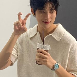 Moon Sang-min Instagram - #광고 #로만손 #서울시계 #악티우스데이데이트