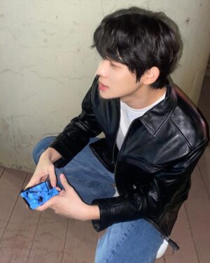 Moon Sang-min Instagram - #광고 #버커루 #버커루x이스트오캄 
#eastbuckaroo