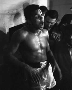 Muhammad Ali Instagram - Muhammad Ali during a media interview with the press in his locker room after winning his fight vs Doug Jones at Madison Square Garden. ⁣
⁣
New York, NY.⁣
March 1963.⁣
⁣
📸: @neilleiferphotography⁣
⁣
 ⁣
⁣
#MuhammadAli #Icon #PressInterview #MadisonSquareGarden #DougJones #NeilLeiferPhotography #BoxingStar #PostFight