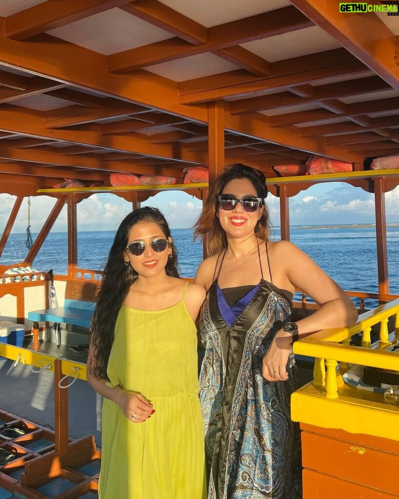 Munmun Dutta Instagram - It’s my dearest girl , my doll @afreenriaz ‘s birthday. Not only my manager but a friend and a sister is who she is to me 😘. I wish and pray that you are away from all the negative energies of life and you prosper in every way. Love you Affu 😘 To many more memories 🌹 . Let’s soar higher together ✈️ 🫶🏻😘