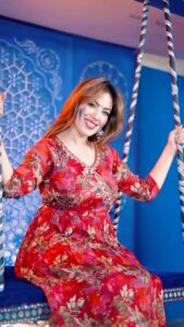 Munmun Dutta Instagram - Messy hair , colourful hands, happy heart 💓 and a favourite SRK song 🎶 A perfect Holi 🌹🫶🏻😍 . Outfit @lapink_by_pink_lifestyle . #munmundutta #happyholi #festivevibes #yrf #mohabbatein #srk #srkian #india #festivalofcolours
