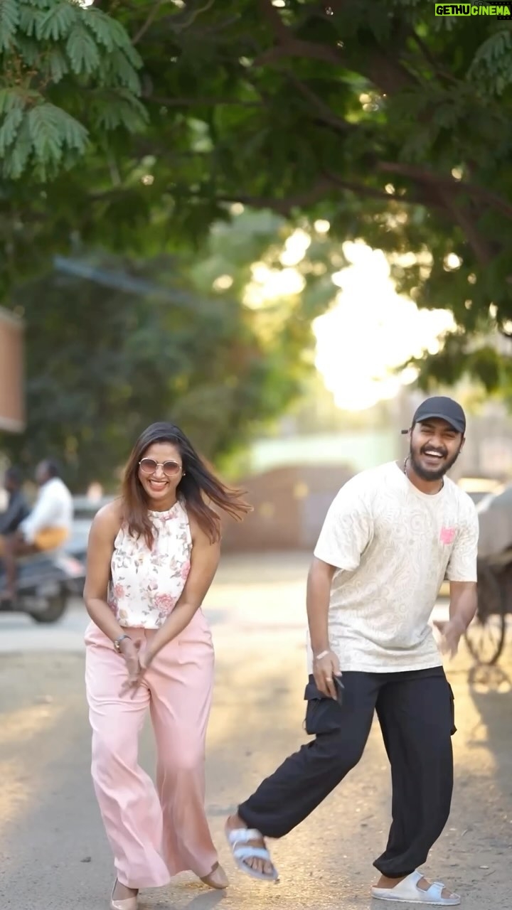 Myna Nandhini - 79.1K Likes - Dance with my udenpirappuuuu @balasubramaniyanrajendran camera @skmani_photography 😍🥰😘