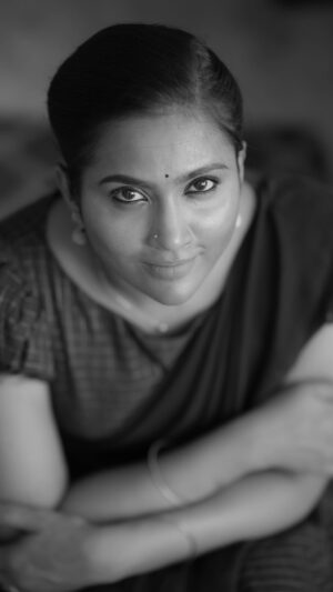 Myna Nandhini Instagram - My fav song always behind the screen @loveactiondramaofficial camera @skmani_photography 🥰😍 unconditional love @iam_yogeshwaram