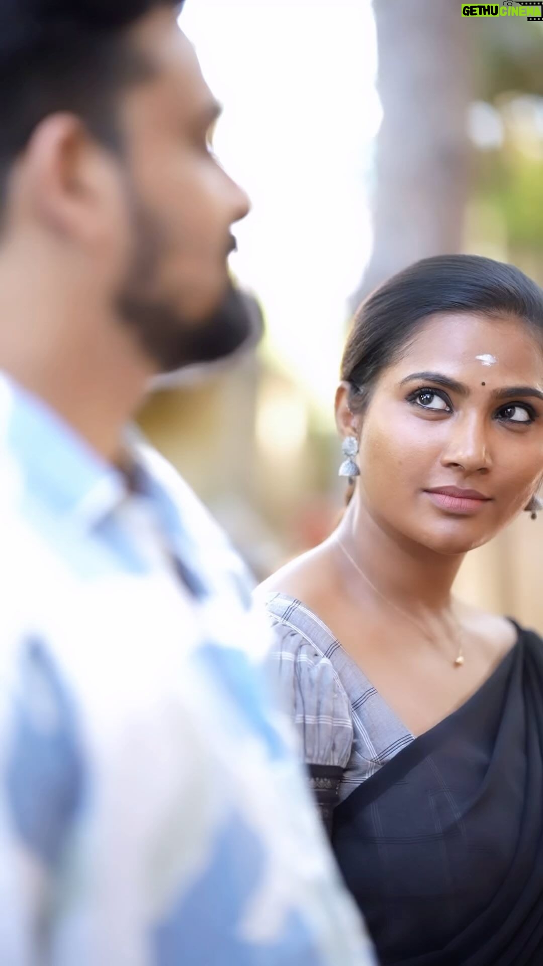 Myna Nandhini Instagram - Unconditional love @iam_yogeshwaram camera @skmani_photography upcoming episode @loveactiondramaofficial half saree @ivalinmabia 🥰😍😘