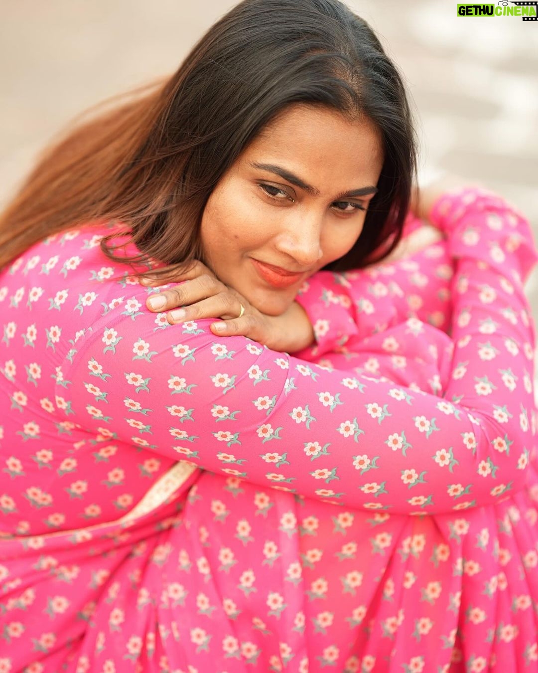 Myna Nandhini Instagram - Saree from @thorkal_couture_official camera @skmani_photography