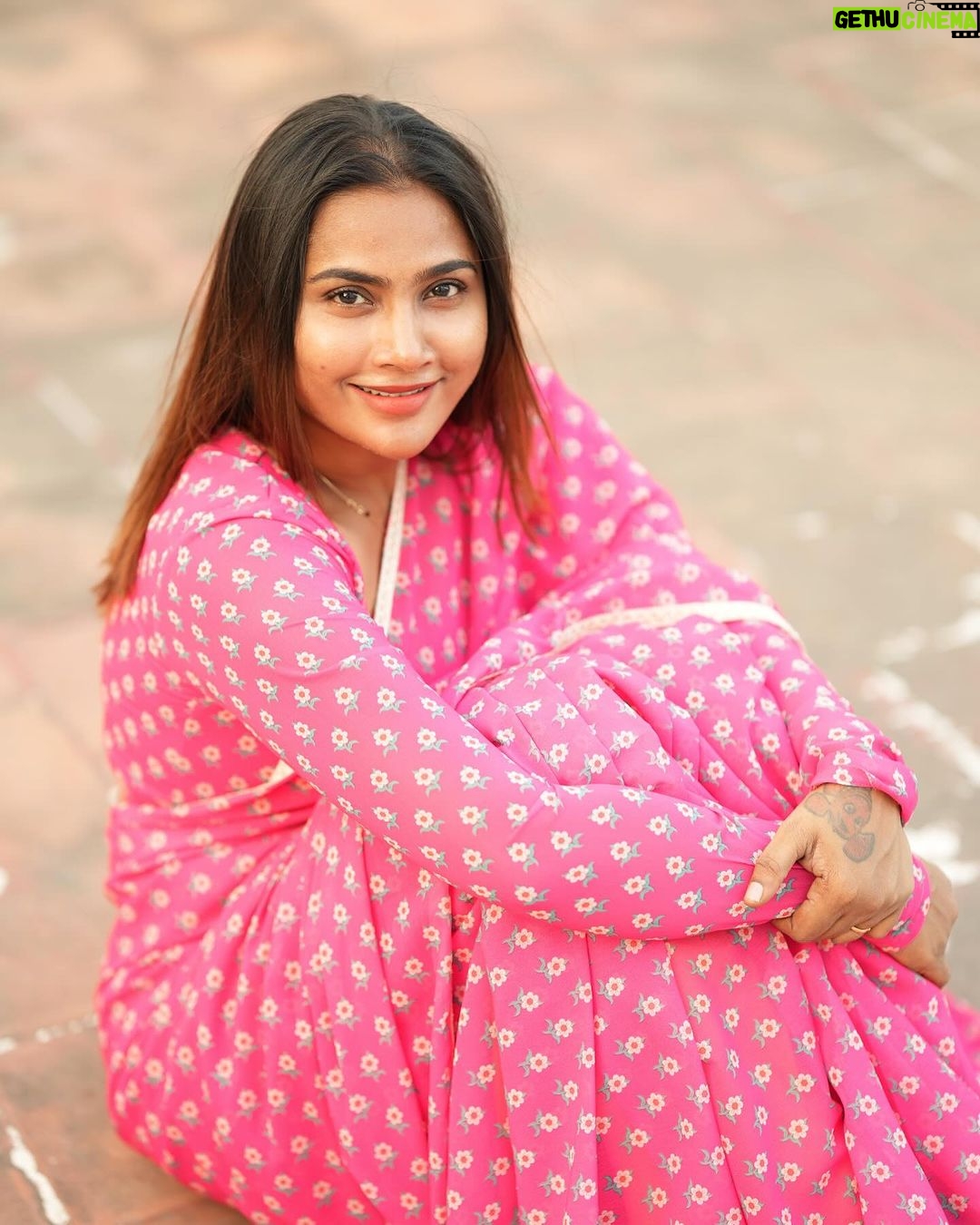 Myna Nandhini Instagram - Saree from @thorkal_couture_official camera @skmani_photography