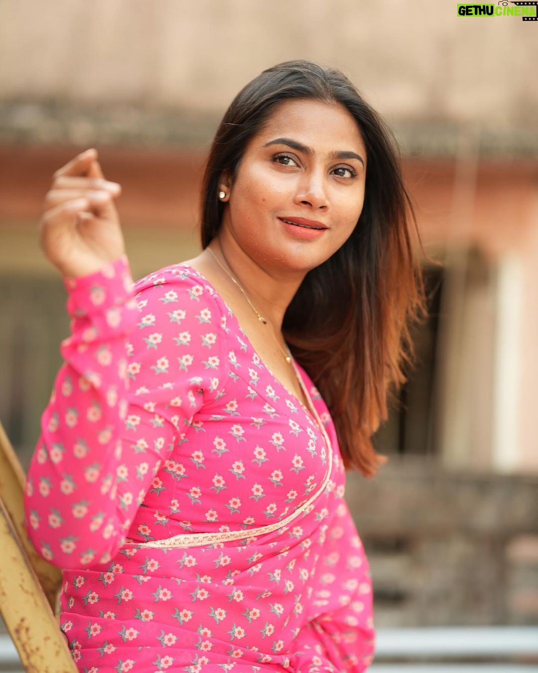 Myna Nandhini Instagram - Saree from @thorkal_couture_official camera @skmani_photography