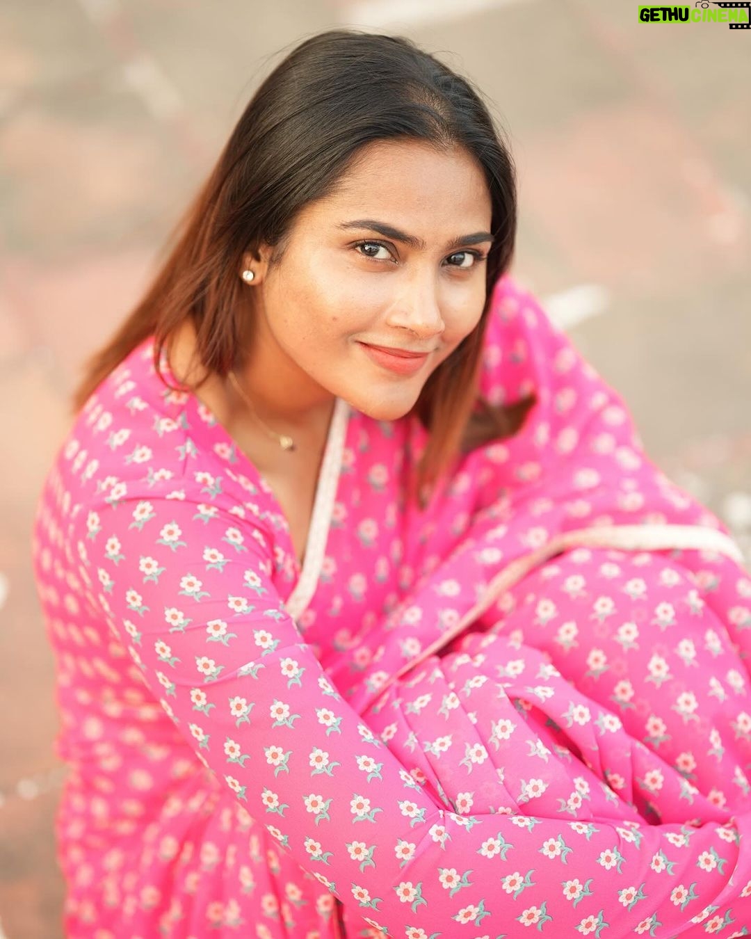 Myna Nandhini Instagram - Saree from @thorkal_couture_official camera @skmani_photography