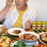 Nadech Kugimiya Instagram - ใครชอบกินเผ็ดเหมือนผมบ้าง🙋‍♀️🙋 แต่บางทีก็เผ็ดจนไปต่อไม่ไหว กินน้ำอะไรก็ไม่หายเผ็ด ขอแนะนำไอเท็มเด็ด ใหม่! 7อัพ เลมอนโซดา ที่เปรี้ยววว ซ่าาาา เพราะผสมน้ำเลมอนแท้ๆ ให้จานเผ็ดอร่อยยิ่งขึ้น แก้เผ็ดได้ดีสุดๆ จะส้มตำ ยำ แซ่บๆก็ไม่กลัว! รีบไปลองเลย ที่ร้านค้าปลีกและร้านค้าชั้นนำทั่วประเทศเลย #7UpLemonSoda #เปรี้ยวซ่าคู่มื้อแซ่บ #ผสมน้ำเลมอนแท้