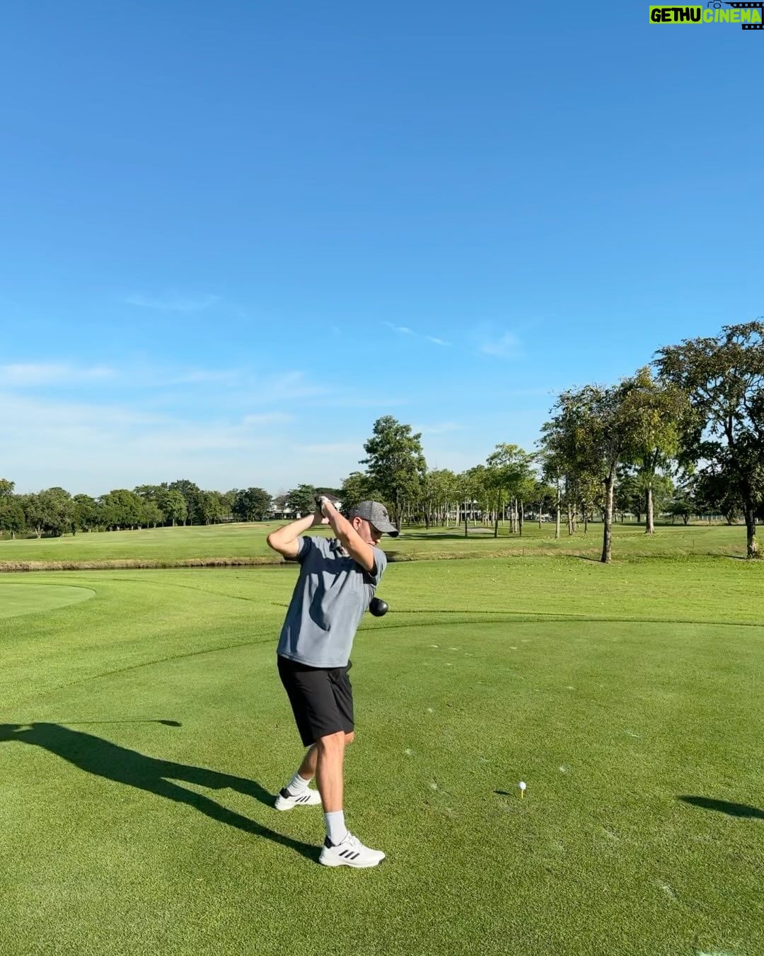 Nadech Kugimiya Instagram - ⛳️ สาระไม่เน้น ตีเอาคุ้ม คุ้มค่าสนาม⛳️