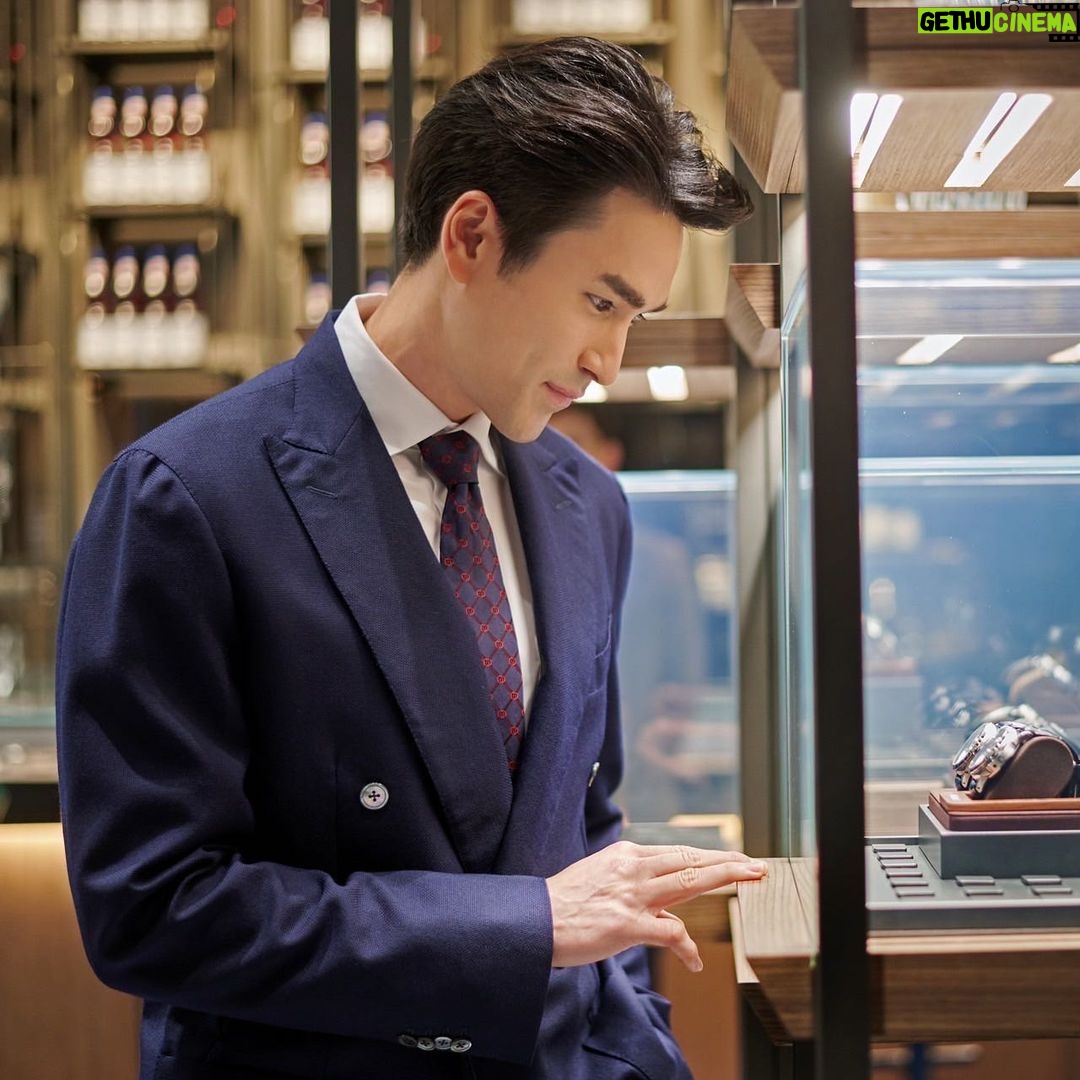 Nadech Kugimiya Instagram - Thank you @Panerai for having me. ดีใจครับ ที่ได้มาเป็นส่วนหนึ่งของงานเปิดตัวบูติกของ Panerai ที่สยามพารากอนวันนี้ บูติกนี้เป็นคอนเซ็ปต์ดีไซน์ใหม่แห่งแรกในประเทศไทย และยังมีนาฬิการุ่นบูติกเอ็กซ์คลูซีฟวางจำหน่ายเฉพาะที่นี่เท่านั้นด้วยนะคร๊าบบบ😎 แวะมาเยี่ยมชมและเข้าสู่โลกของท้องทะเลไปกับ Panerai ได้ที่ชั้น M เลยเด้อ💙 #Panerai #PaneraiSiamParagon #PaneraiBoutique #PaneraiThailand @panerai