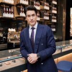 Nadech Kugimiya Instagram - Thank you @Panerai for having me. ดีใจครับ ที่ได้มาเป็นส่วนหนึ่งของงานเปิดตัวบูติกของ Panerai ที่สยามพารากอนวันนี้ บูติกนี้เป็นคอนเซ็ปต์ดีไซน์ใหม่แห่งแรกในประเทศไทย และยังมีนาฬิการุ่นบูติกเอ็กซ์คลูซีฟวางจำหน่ายเฉพาะที่นี่เท่านั้นด้วยนะคร๊าบบบ😎 แวะมาเยี่ยมชมและเข้าสู่โลกของท้องทะเลไปกับ Panerai ได้ที่ชั้น M เลยเด้อ💙 #Panerai #PaneraiSiamParagon #PaneraiBoutique #PaneraiThailand @panerai