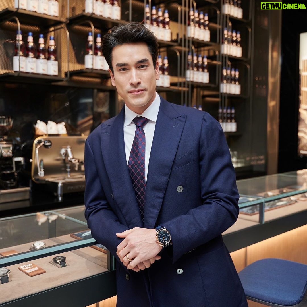 Nadech Kugimiya Instagram - Thank you @Panerai for having me. ดีใจครับ ที่ได้มาเป็นส่วนหนึ่งของงานเปิดตัวบูติกของ Panerai ที่สยามพารากอนวันนี้ บูติกนี้เป็นคอนเซ็ปต์ดีไซน์ใหม่แห่งแรกในประเทศไทย และยังมีนาฬิการุ่นบูติกเอ็กซ์คลูซีฟวางจำหน่ายเฉพาะที่นี่เท่านั้นด้วยนะคร๊าบบบ😎 แวะมาเยี่ยมชมและเข้าสู่โลกของท้องทะเลไปกับ Panerai ได้ที่ชั้น M เลยเด้อ💙 #Panerai #PaneraiSiamParagon #PaneraiBoutique #PaneraiThailand @panerai