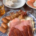 Nadech Kugimiya Instagram - ☕️ 🍳 🥓 🍞 #sundaymornin On Lok Yun - ออน ล๊อก หยุ่น