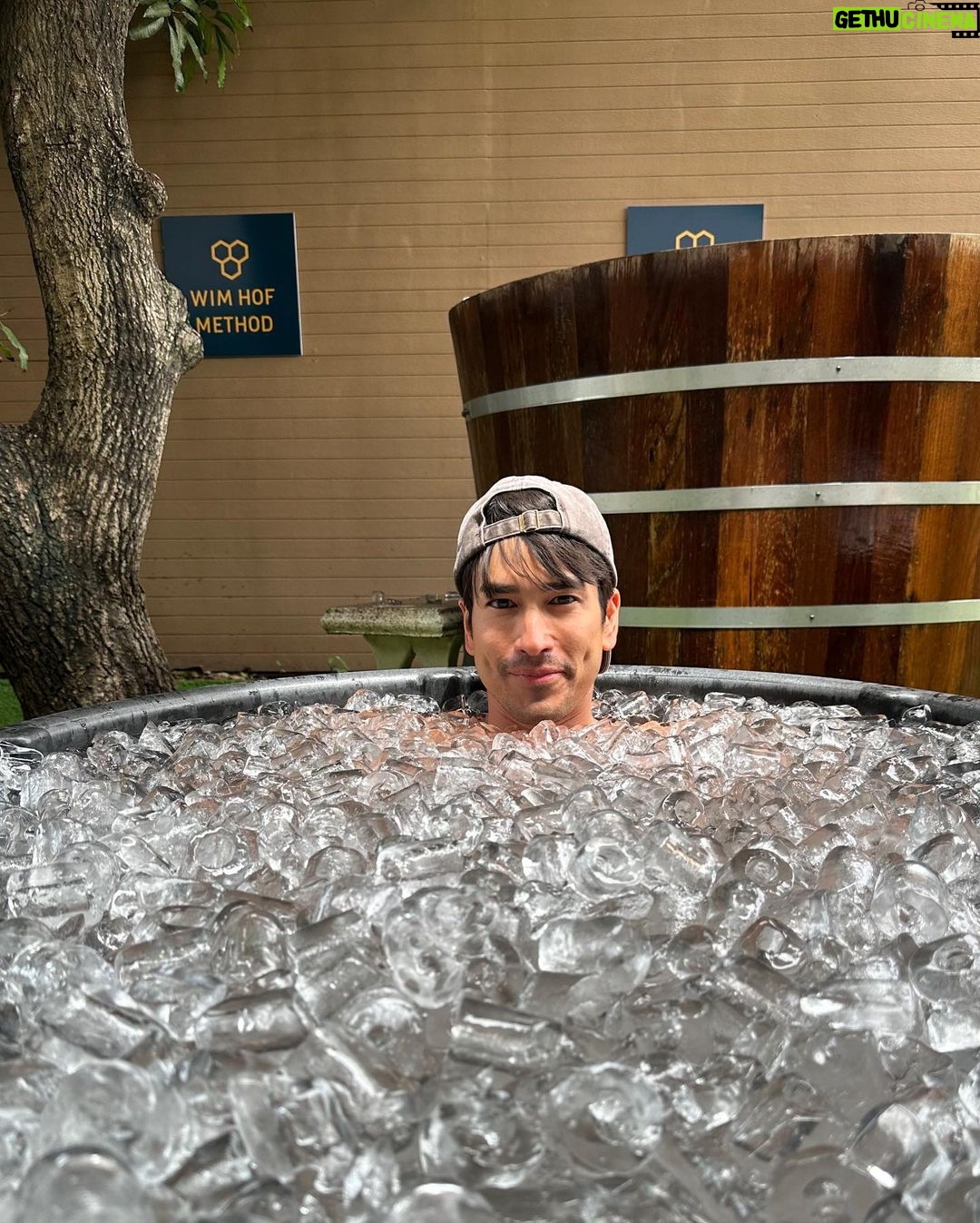 Nadech Kugimiya Instagram - 🧊😮💨 #หนาวมากครับ 🥶🧊